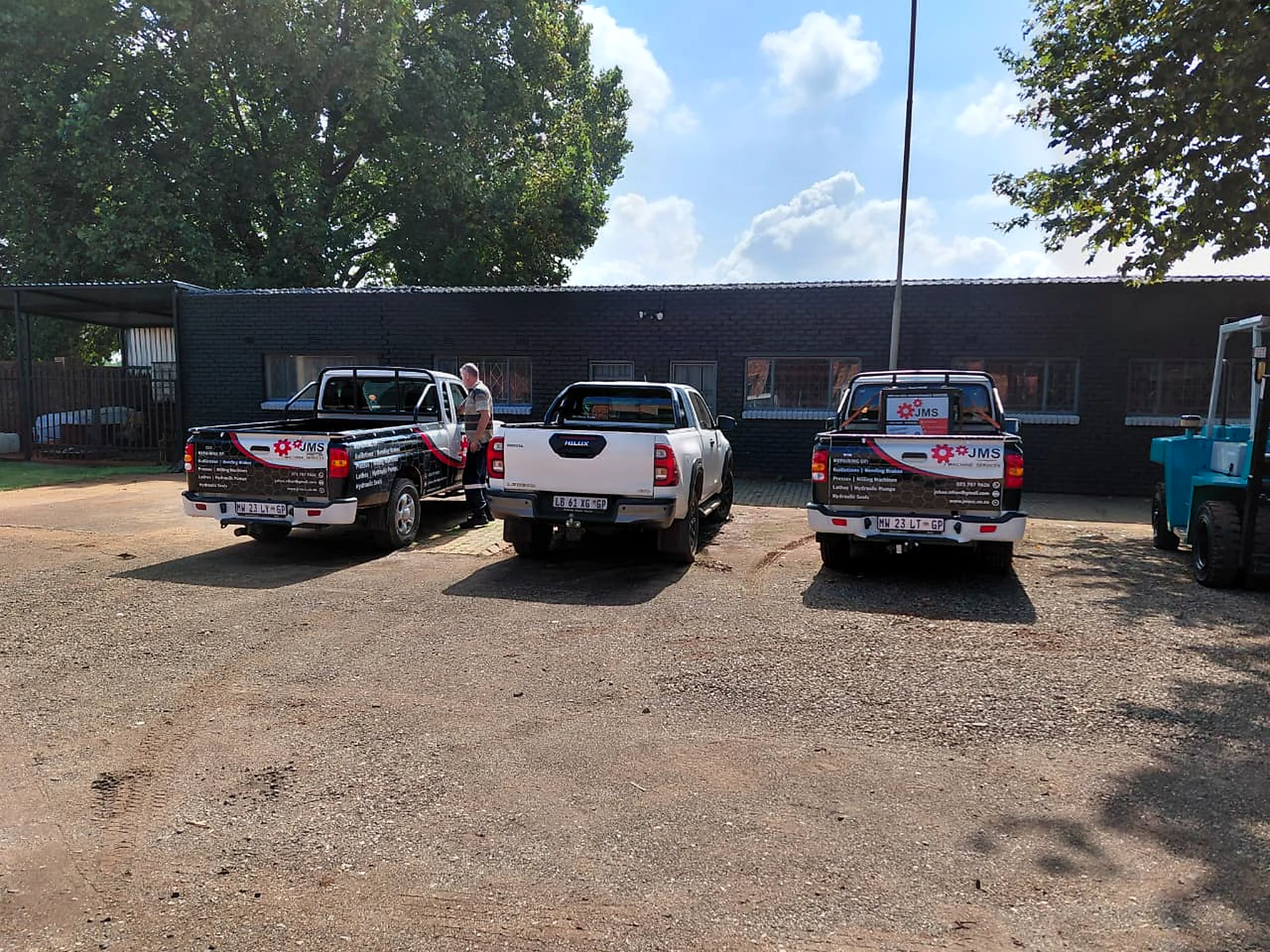 Werk Maak Sterk mobile service vehicles outside the workshop