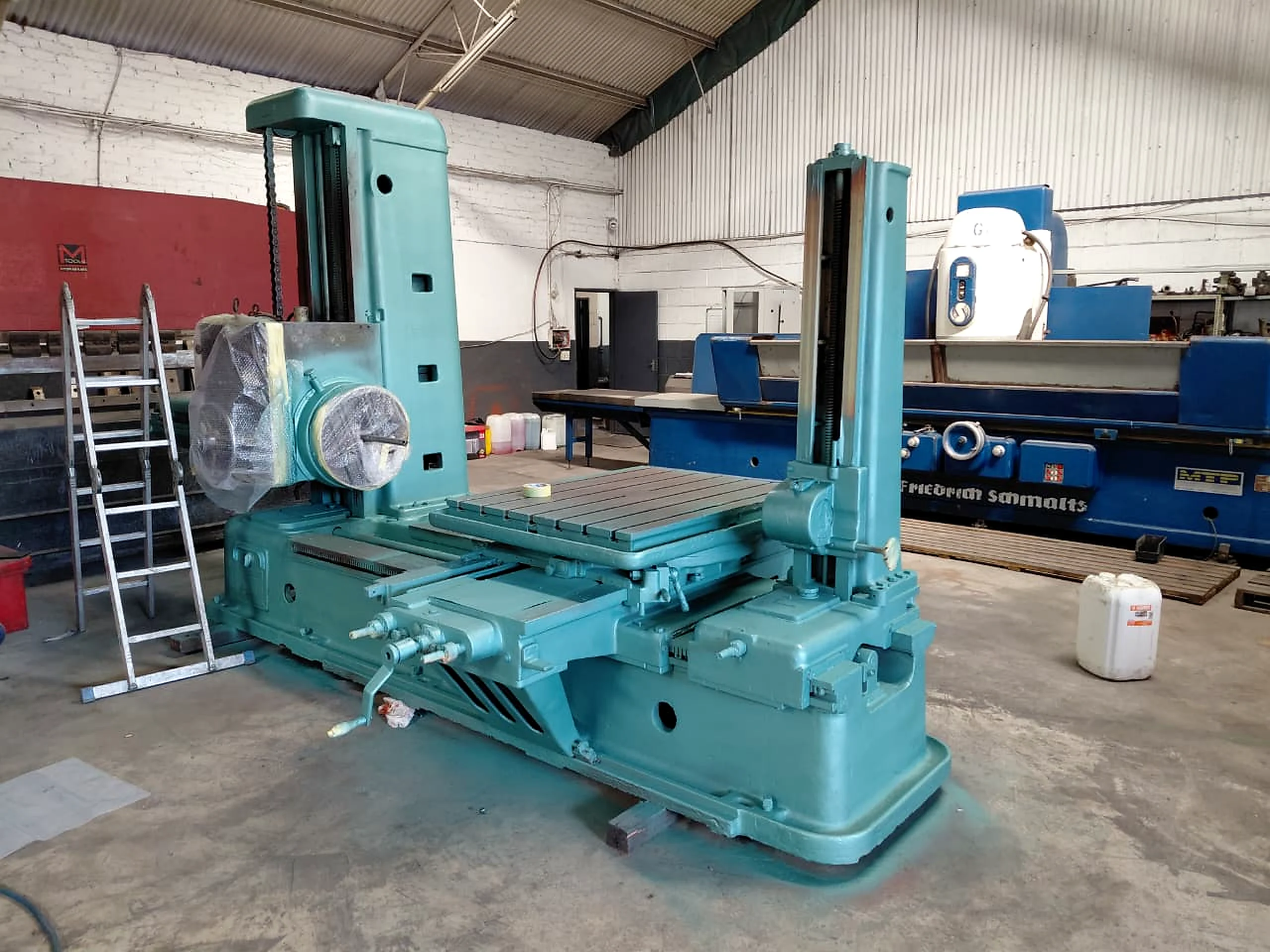 Horizontal boring machine in an industrial workshop